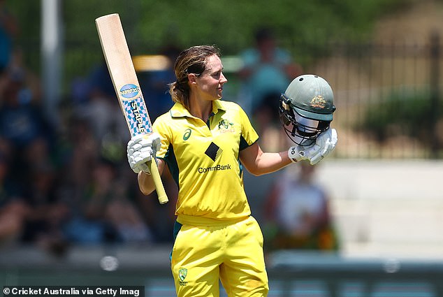 For a time, Ellyse Perry played for both the Matildas and the Australian cricket team at international level.