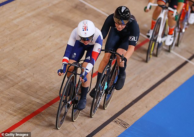 Team Great Britain's Laura Kenny and Team New Zealand's Holly Edmondston race during the Women's Omnium Points Race