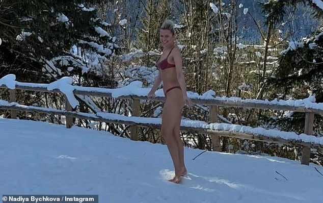 Nadiya showed off her impressive physique while walking barefoot through the Slovenian snow