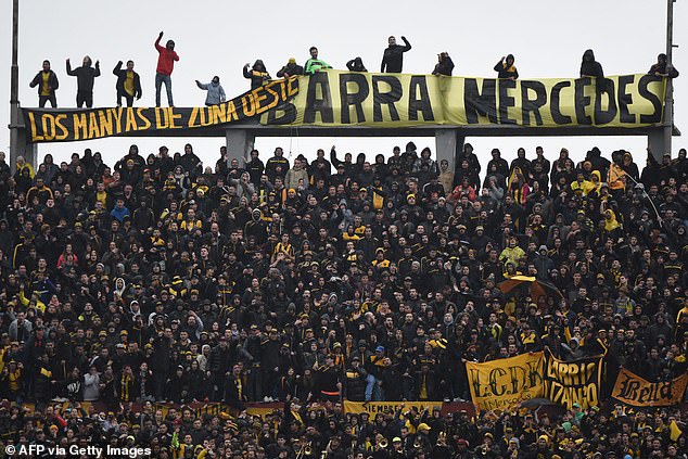 Peñarol fans take advantage of any point to watch the clash with Nacional at the Centenario stadium