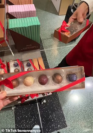 Before boarding her flight, Anna bought a box of chocolates and then headed to the check-in counter, where she surprised the Delta employee with the gift.