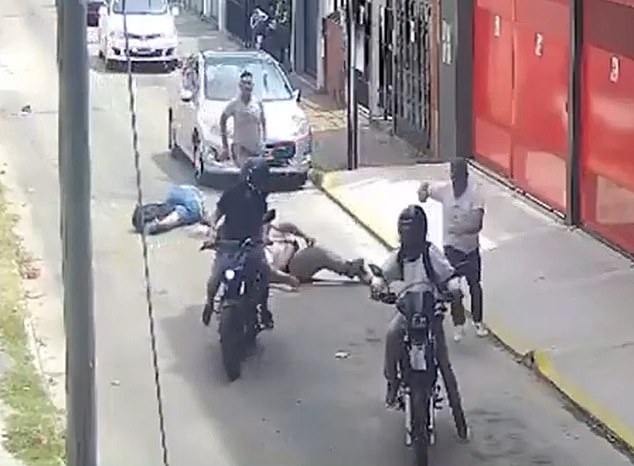 The assailant ran towards one of his two accomplices (seen on the motorcycles) and fled.