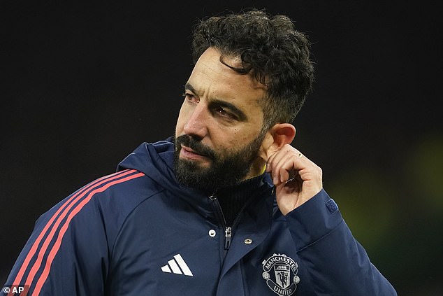 The forward could be about to leave Manchester United after losing the favor of Rubén Amorim