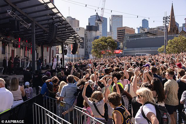 Footage and footage from the concert showed fans shouting shoulder to shoulder as they watched Robbie dominate the stage.