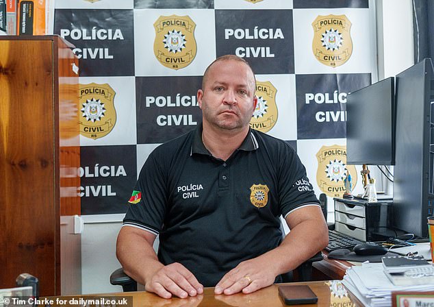 In the photo, Marcos Veloso, head of the Guardia Civil police, is in charge of the investigation