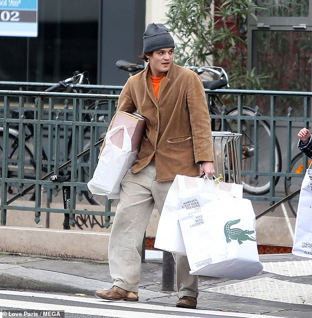 Jack, who prefers to keep a low profile, was seen the next day, on Christmas, holding several shopping bags full of gifts as he headed to his family's residence.