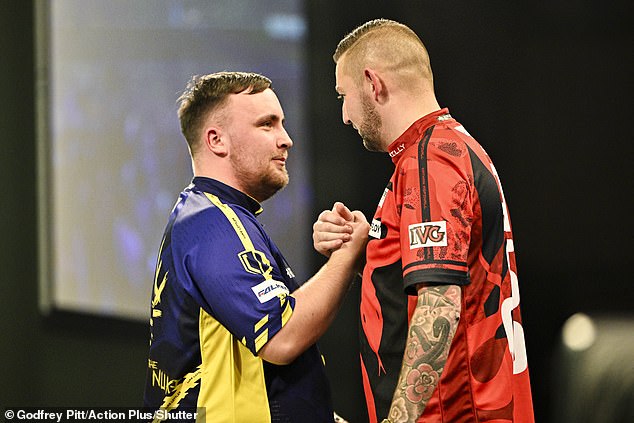 Nathan Aspinall also shook hands and hugged the teenager during the quarter-final.