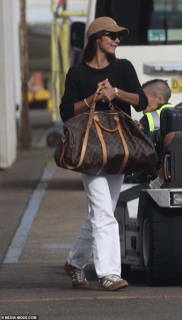 Pia looked ready to travel as she cut a stylish figure in a black long-sleeved T-shirt and white jeans, which she teamed with gray Adidas sneakers.