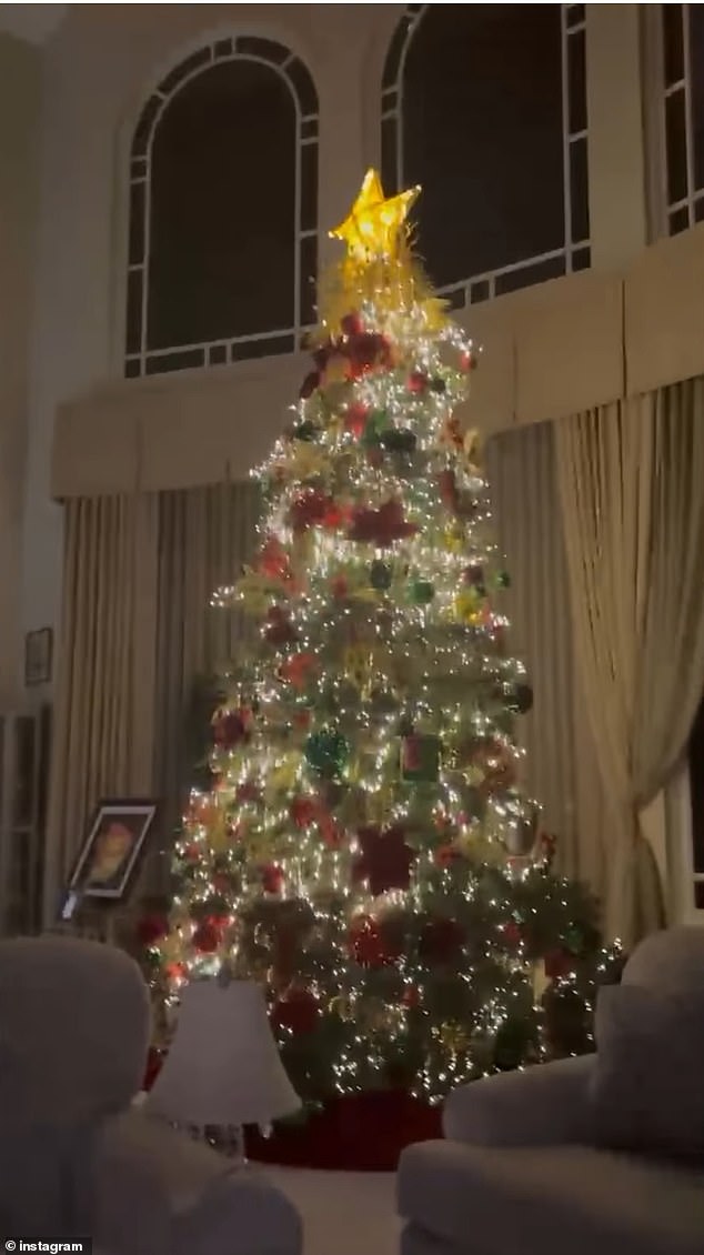 He also showed off his luxurious Christmas tree. Her other son, Sean Preston, 19, did not appear in the video, but is also said to have been with the singer during the holiday.