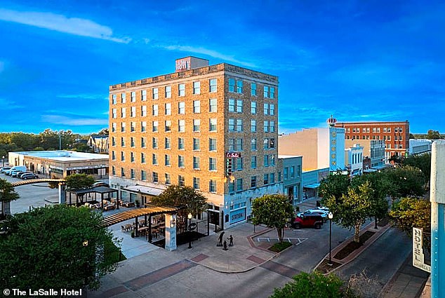 Marriott's LaSalle Hotel in Bryan, Texas asks guests at the front desk for tips