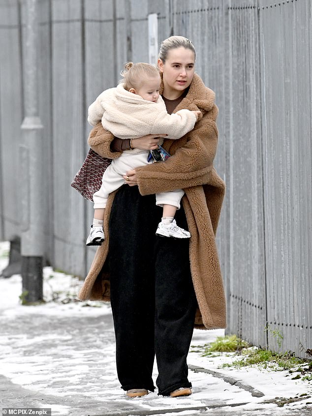 Molly-Mae pulled her long blonde tresses into a ponytail and appeared to go makeup-free.