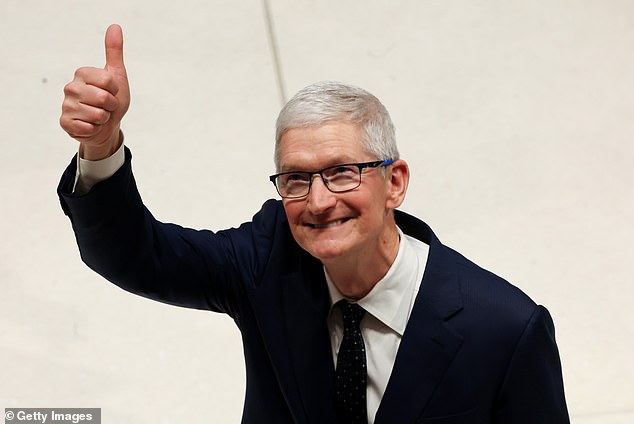 Apple CEO Tim Cook starts the day by reading hundreds of emails. Then he goes to the gym to work out, but doesn't look at his phone