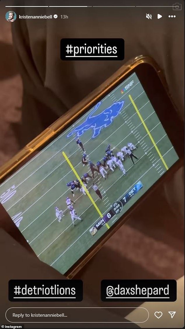 The Frozen voice actress wrote '#priorities #detroitlions @daxshepard' above the clip. In the end, the Lions beat the Vikings 31-9 in the NFL matchup.