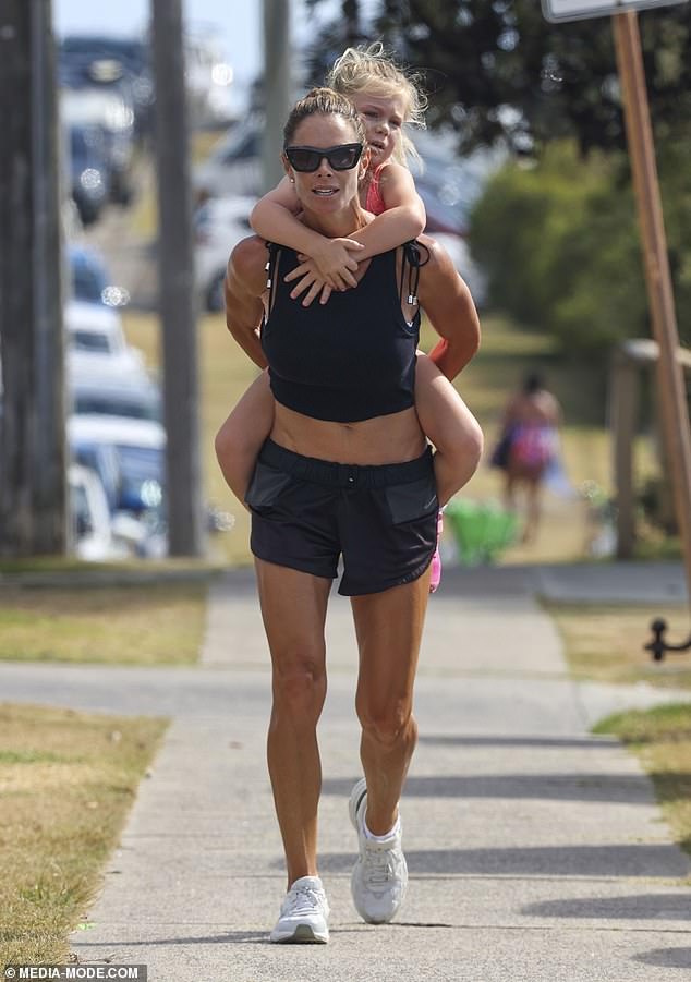 While the mother of three flaunted her toned tummy in a black crop top, she teamed it with a pair of tiny black shorts.