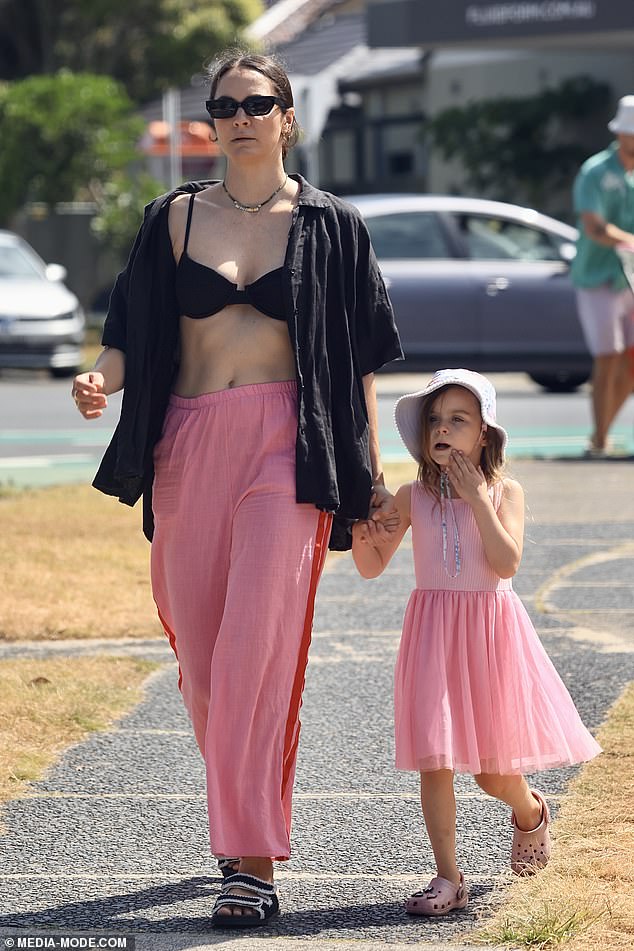 Laura had arrived at the beach with her family wearing pink wide-leg pants and a light black shirt.