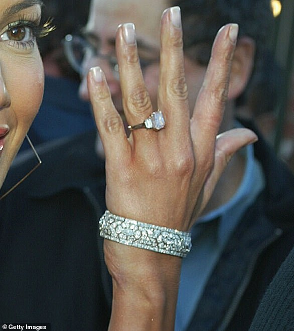 1736270719 6 Jennifer Lopez gets to keep 5M green diamond engagement ring