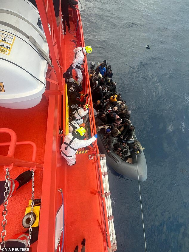 On board the boat were more than a dozen women and four children, all of them of sub-Saharan origin, who were preparing for the dangerous journey across the Atlantic in an attempt to reach the Canary Islands.