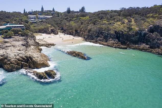 Hidden away on Minjerribah (North Stradbroke Island) is South Gorge Beach, a stunning area of ​​sand surrounded by towering cliffs on either side.