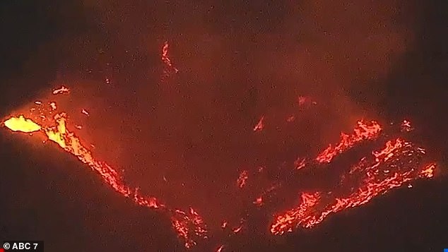 A new wildfire has broken out in Hollwood Hills, prompting a mass evacuation of Hollywood Boulevard amid warnings. Another 100,000 residents should be prepared to evacuate their homes.