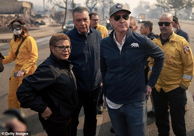 Billionaire developer Rick Caruso took out Los Angeles Mayor Karen Bass (pictured above with California Governor Newsom) and all the idiots in charge of the city who failed to diffuse the ticking time bomb that caused this inferno .