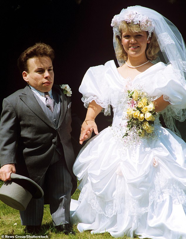 Warwick Davis and his wife Samantha on their wedding day in 1991. They were married for more than three decades.