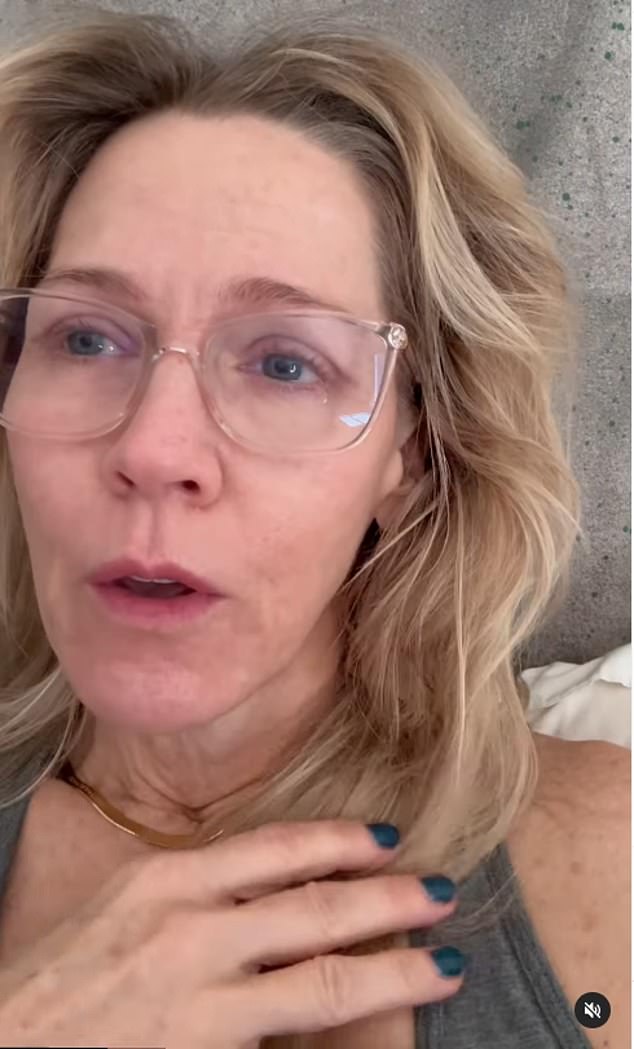 1736465148 794 Jennie Garth of Beverly Hills 90210 breaks down in tears