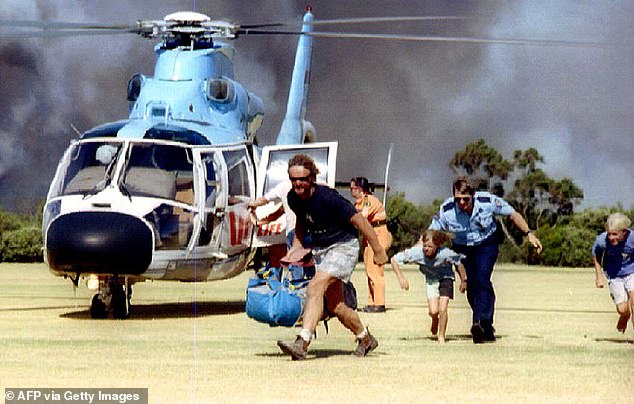 Residents of the village of Bundeena, 40 kilometers south of Sydney, bordering the Royal National Park, are evacuated on January 7, 1994.