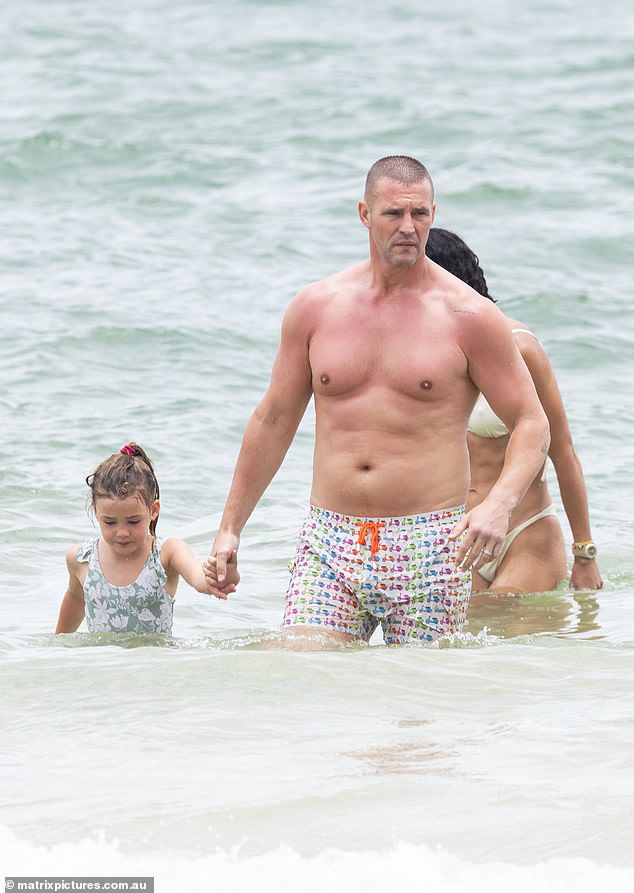 Kris appeared to be in doting dad mode as he happily played with Mila and the couple's daughter Frankie in the sand and sea.