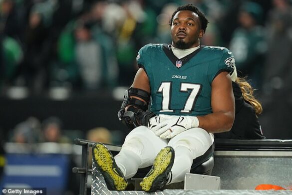 Eagles' Nakobe Dean 'set For MRI' Amid Fears He Suffered Season-ending ...