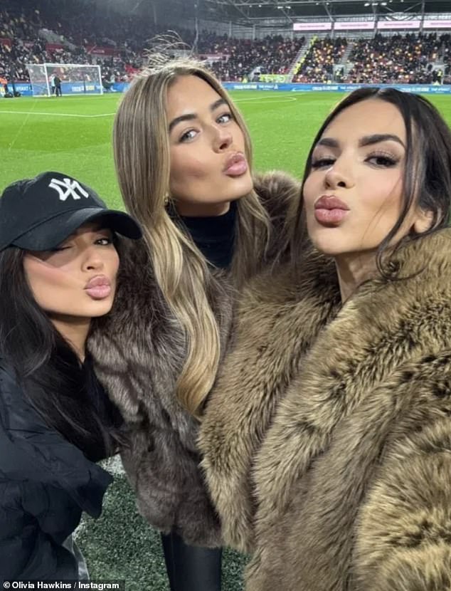 It comes just after Olivia posed with ex-Islanders Ekin-Su Culculoglu and pregnant Arabella Chi for a football event at Brentford Stadium.