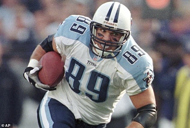 Wycheck helped develop the hybrid tight end role that became known as the 'H-back.'