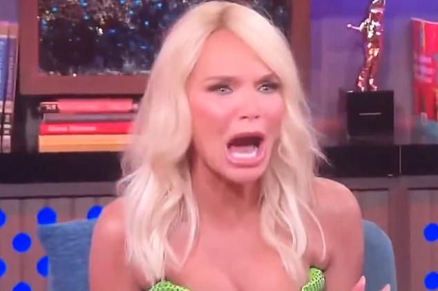 Kristin Chenoweth has fans howling with a hilarious viral correction