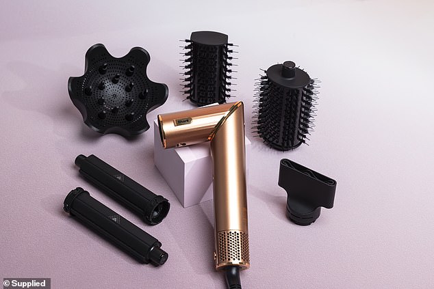 With five accessories to enhance your hairstyle, the product includes automatic curlers, an oval brush, a paddle brush, a styling concentrator and a diffuser to define curls.